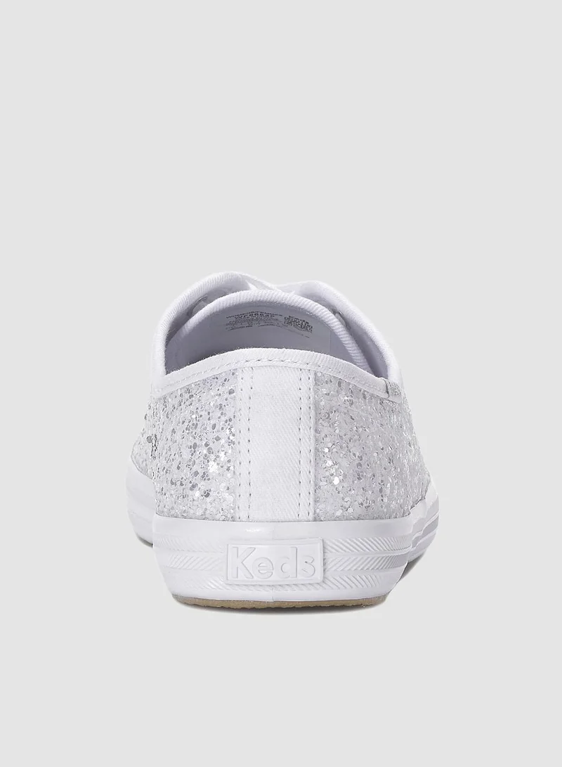 كيدز ك سنيكرز نسائي شامبيون دانتيل لامع نسيج كاجوال أبيض